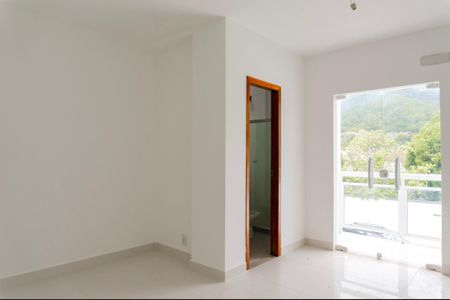 Casa à venda com 100m², 3 quartos e 4 vagasSuíte