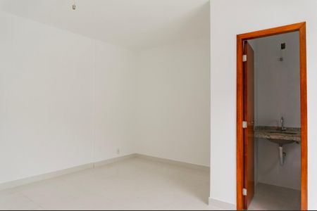 Casa à venda com 100m², 3 quartos e 4 vagasSuíte