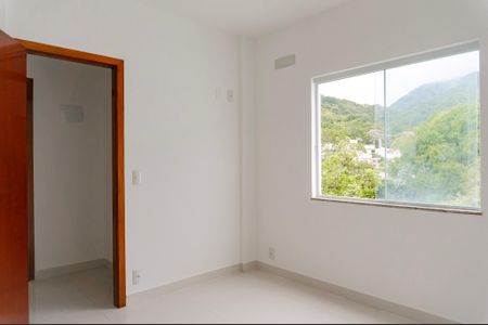 Casa à venda com 100m², 3 quartos e 4 vagasQuarto 2