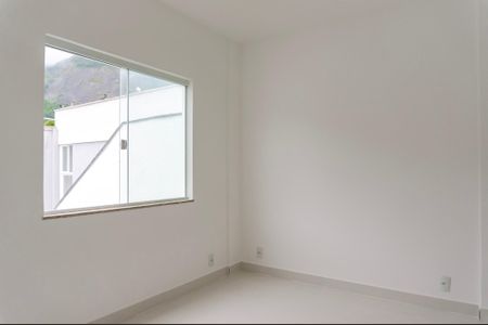 Casa à venda com 100m², 3 quartos e 4 vagasQuarto 2