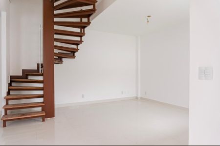 Casa à venda com 100m², 3 quartos e 4 vagasSala