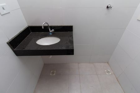 Apartamento à venda com 42m², 2 quartos e sem vaga Apartamento à venda com 42m², 2 quartos e sem vagaBanheiro