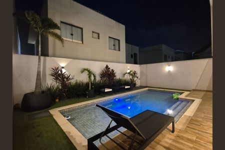 Casa de condomínio à venda com 300m², 4 quartos e 2 vagasÁrea externa
