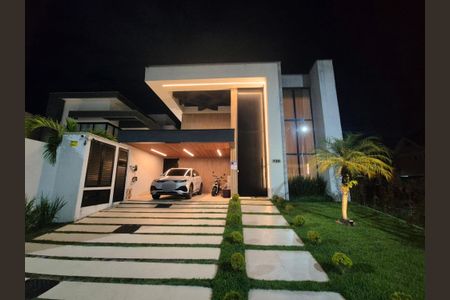 Casa de condomínio à venda com 300m², 4 quartos e 2 vagasFachada