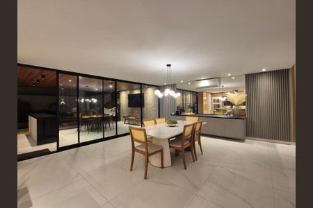 Casa de condomínio à venda com 300m², 4 quartos e 2 vagasSala de Jantar