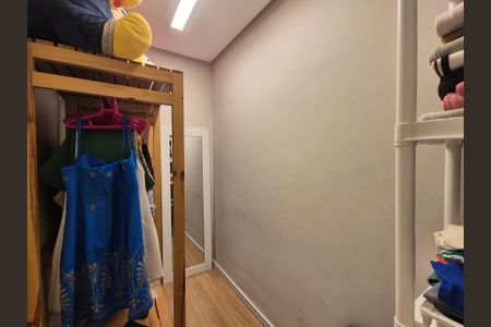 Casa de condomínio à venda com 300m², 4 quartos e 2 vagasCloset da suíte 4