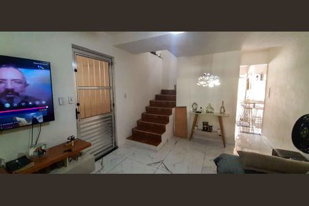 Casa à venda com 165m², 2 quartos e 2 vagas Casa à venda com 165m², 2 quartos e 2 vagasSala