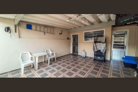 Casa à venda com 165m², 2 quartos e 2 vagas Casa à venda com 165m², 2 quartos e 2 vagasQuintal