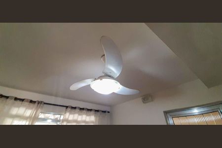 Casa à venda com 165m², 2 quartos e 2 vagas Casa à venda com 165m², 2 quartos e 2 vagasSala