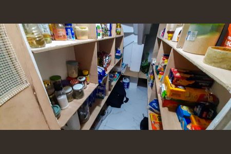 Casa à venda com 165m², 2 quartos e 2 vagas Casa à venda com 165m², 2 quartos e 2 vagasDispensa