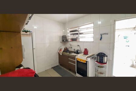 Casa à venda com 165m², 2 quartos e 2 vagas Casa à venda com 165m², 2 quartos e 2 vagasCozinha