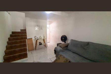 Casa à venda com 165m², 2 quartos e 2 vagas Casa à venda com 165m², 2 quartos e 2 vagasSala