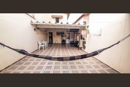 Casa à venda com 165m², 2 quartos e 2 vagas Casa à venda com 165m², 2 quartos e 2 vagasQuintal