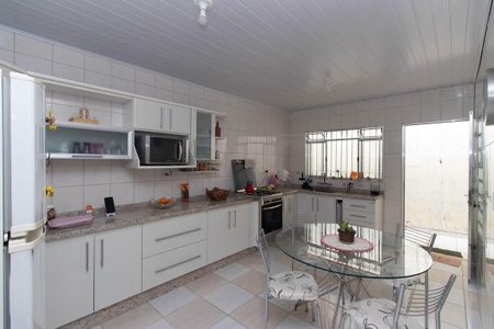 Casa à venda com 290m², 3 quartos e 3 vagasCozinha Casa 1