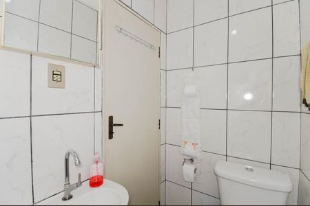 Casa à venda com 105m², 4 quartos e 2 vagas Casa à venda com 105m², 4 quartos e 2 vagasBanheiro de serviço