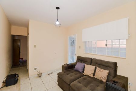 Casa à venda com 105m², 4 quartos e 2 vagas Casa à venda com 105m², 4 quartos e 2 vagasSala