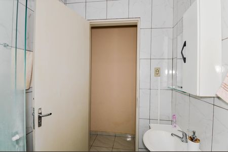 Casa à venda com 105m², 4 quartos e 2 vagas Casa à venda com 105m², 4 quartos e 2 vagasBanheiro Social
