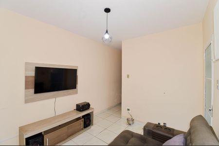 Casa à venda com 105m², 4 quartos e 2 vagas Casa à venda com 105m², 4 quartos e 2 vagasSala