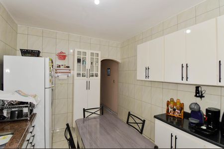 Casa à venda com 105m², 4 quartos e 2 vagas Casa à venda com 105m², 4 quartos e 2 vagasCozinha