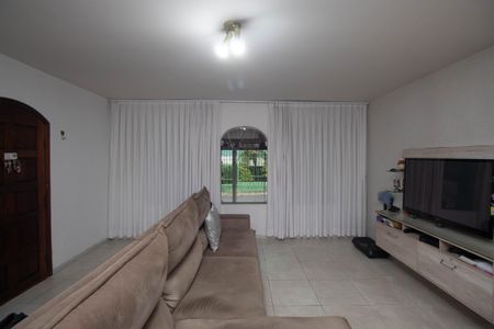 Casa à venda com 141m², 3 quartos e 2 vagasSala