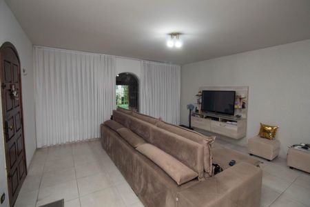 Casa à venda com 141m², 3 quartos e 2 vagasSala