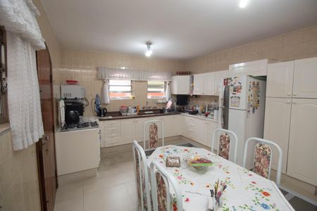 Casa à venda com 141m², 3 quartos e 2 vagasCozinha