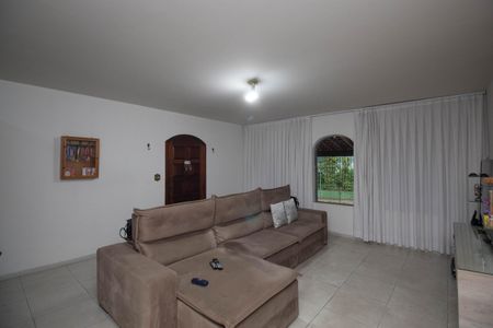 Casa à venda com 141m², 3 quartos e 2 vagasSala