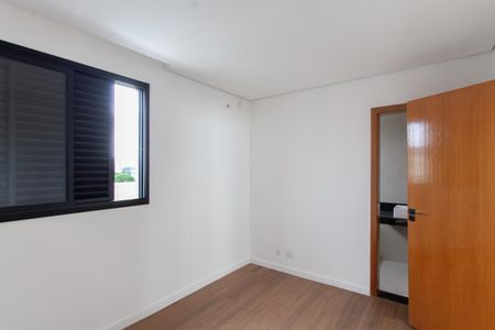 Apartamento à venda com 157m², 4 quartos e 2 vagas Apartamento à venda com 157m², 4 quartos e 2 vagasSuíte 2