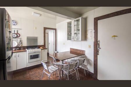 Apartamento à venda com 250m², 3 quartos e 1 vaga Apartamento à venda com 250m², 3 quartos e 1 vagaCozinha