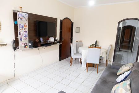 Casa à venda com 183m², 3 quartos e 2 vagasSala