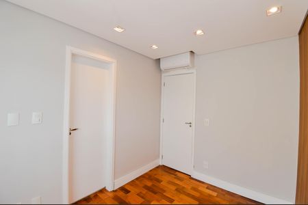 Apartamento à venda com 122m², 3 quartos e 2 vagasSuíte 2