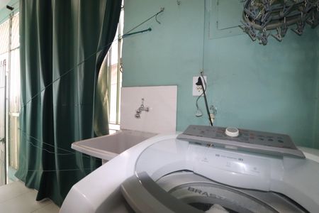 Casa à venda com 240m², 4 quartos e 4 vagasCasa 3 - Área de Serviço