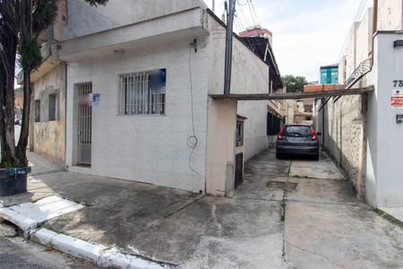 Casa para alugar com 220m², 2 quartos e 1 vaga Casa para alugar com 220m², 2 quartos e 1 vagaFachada