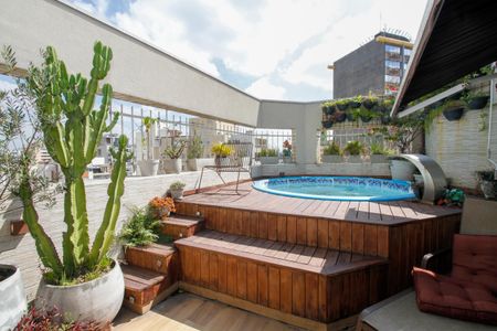 Apartamento à venda com 196m², 4 quartos e 3 vagasCobertura (Piscina)