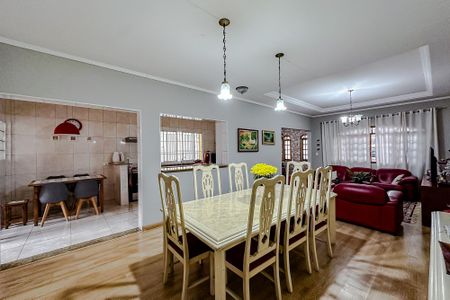 Casa à venda com 290m², 3 quartos e 3 vagasSala