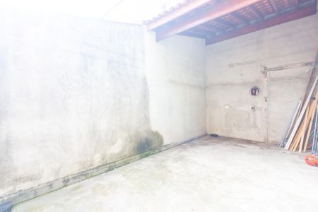 Casa de condomínio à venda com 147m², 2 quartos e 1 vagaQuintal