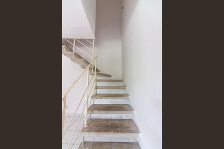 Casa de condomínio à venda com 147m², 2 quartos e 1 vagaEscada