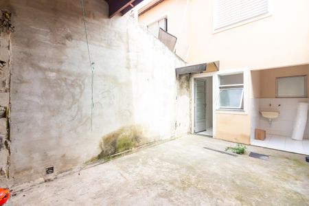 Casa de condomínio à venda com 147m², 2 quartos e 1 vagaQuintal