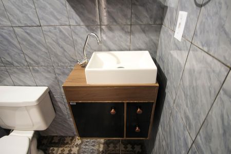 Apartamento à venda com 45m², 2 quartos e 2 vagas Apartamento à venda com 45m², 2 quartos e 2 vagasBanheiro