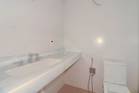 Apartamento à venda com 374m², 3 quartos e 4 vagasBanheiro da Suíte 1