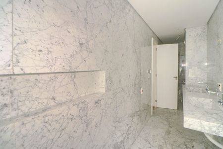 Apartamento à venda com 374m², 3 quartos e 4 vagasBanheiro da Suíte 3