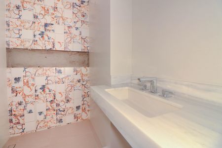 Apartamento à venda com 374m², 3 quartos e 4 vagasBanheiro da Suíte 1