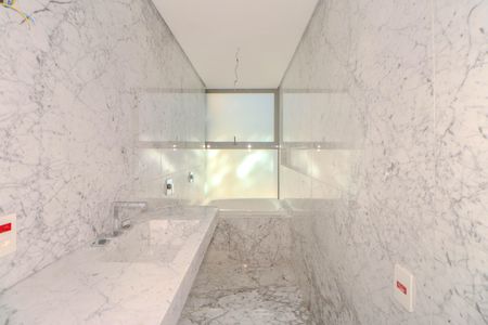 Apartamento à venda com 374m², 3 quartos e 4 vagasBanheiro da Suíte 3