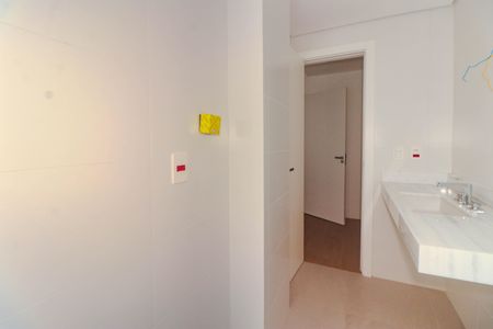 Apartamento à venda com 374m², 3 quartos e 4 vagasBanheiro da Suíte 2