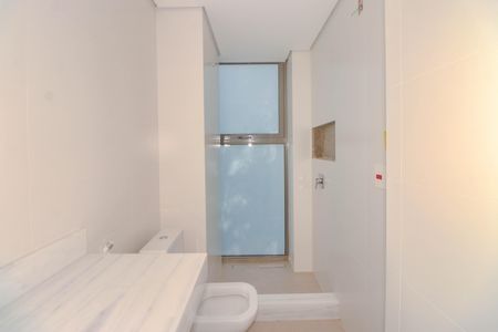 Apartamento à venda com 374m², 3 quartos e 4 vagasBanheiro da Suíte 2