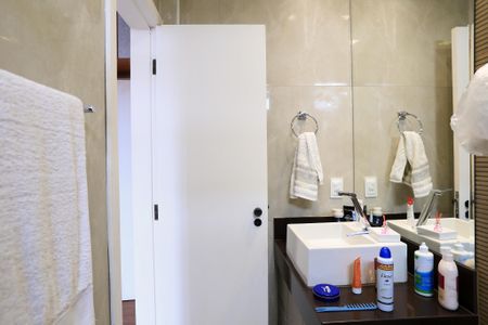 Apartamento à venda com 180m², 3 quartos e 2 vagas Apartamento à venda com 180m², 3 quartos e 2 vagasBanheiro