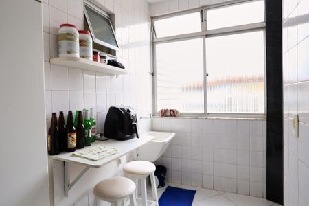 Apartamento à venda com 180m², 3 quartos e 2 vagas Apartamento à venda com 180m², 3 quartos e 2 vagasÁrea de Serviço