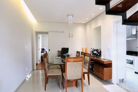 Apartamento à venda com 180m², 3 quartos e 2 vagas Apartamento à venda com 180m², 3 quartos e 2 vagasSala