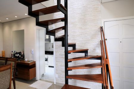 Apartamento à venda com 180m², 3 quartos e 2 vagas Apartamento à venda com 180m², 3 quartos e 2 vagasEscada