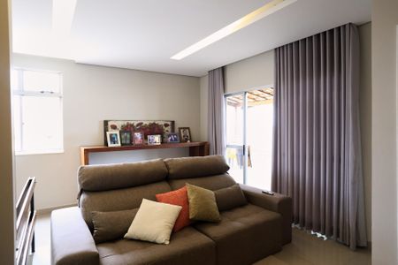 Apartamento à venda com 180m², 3 quartos e 2 vagas Apartamento à venda com 180m², 3 quartos e 2 vagasHall